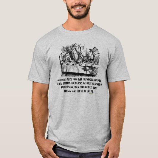 暴力団の親分のアリスの(不思議の国で)おもしろTシャツ Tシャツ (正面)