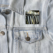 暴行銃は兵器棚に備えて置く 缶バッジ (インサイチュ)