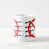 暴行銃を禁止する コーヒーマグカップ (中央)