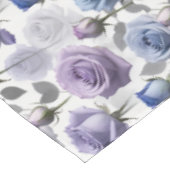 曇ったグレーにラベンダーとブルーローズのセット テーブルクロス (アングル)