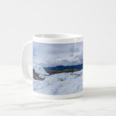曇った空の下の氷山氷河の風景 コーヒーマグカップ (正面左)