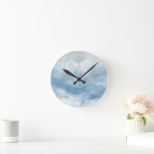 曇った青空の天使の翼 ラウンド壁時計 (ホーム)