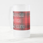 曇らされたガラスは人の洞窟の赤の格子縞を襲います フロストグラスビールジョッキ (正面左)