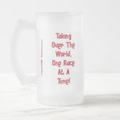 曇らされたマグを競争させるKGB フロストグラスビールジョッキ (左)