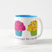 曇りカップケーキレインボースプレックルお洒落ベーキング ツートーンマグカップ (正面右)