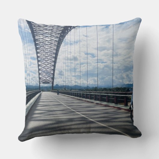 曇り橋枕 – 上の夢、下の心地よい クッション (裏面)