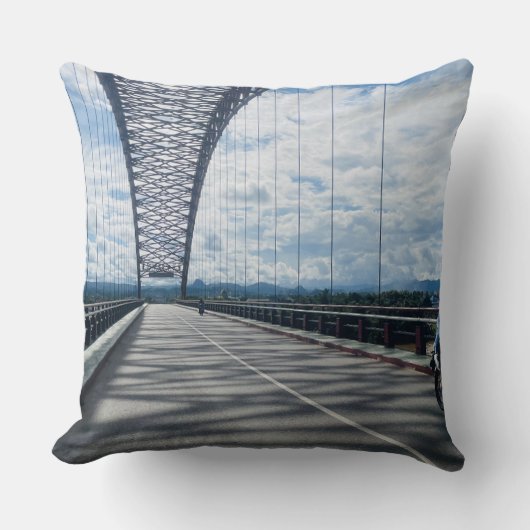 曇り橋枕 – 上の夢、下の心地よい クッション (正面)