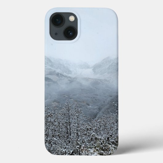 曇り灰色の風光明媚な山のiPhoneケース Case-Mate iPhoneケース (裏面)