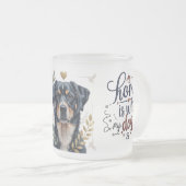 曇り犬の引用文マグ – ホームは私の犬がある場所 フロストグラスマグカップ (正面右)