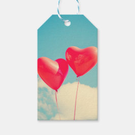 曇り空に赤いハートバルーン ギフトタグ