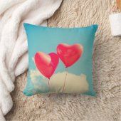 曇り空に赤いハートバルーン クッション (ブランケット)