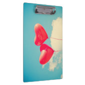 曇り空に赤いハートバルーン クリップボード (右)