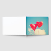 曇り空に赤いハートバルーン ゲストブック (全面)