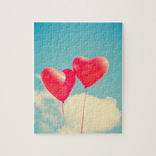 曇り空に赤いハートバルーン ジグソーパズル (縦)