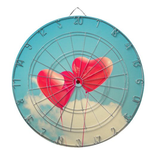曇り空に赤いハートバルーン ダーツボード (正面)