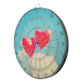 曇り空に赤いハートバルーン ダーツボード (正面右)