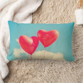 曇り空に赤いハートバルーン ランバークッション (ブランケット)