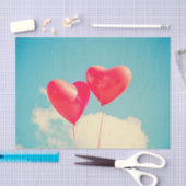 曇り空に赤いハートバルーン 薄葉紙 (クラフト)