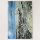 曇り空の下の太平洋の死んだ木 ジグソーパズル (縦)