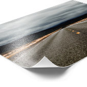 曇り空の下の山への高速道路 フォトプリント (角)