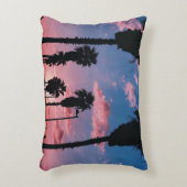 曇り空の下の木のシルエット アクセントクッション (正面(垂直))