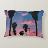 曇り空の下の木のシルエット アクセントクッション (裏面)