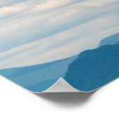 曇り空の下の白い山々、ニューハンプシャー ポスター (角)