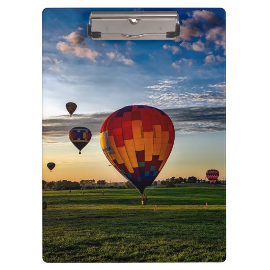 曇り空の熱気球フェスティバル クリップボード (正面)