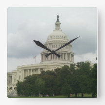 曇り空の米国議会議事堂