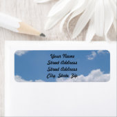 曇り空の青い背景の差出人住所ラベル ラベル (インサイチュ)