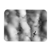 曇り空を飛ぶ小型飛行機の写真 マグネット (横)
