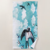 曇飛んでいる空のツバメ ビーチタオル (正面)