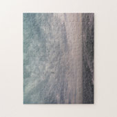 曇飛んでいる空の下のカモメ ジグソーパズル (縦)