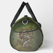 曲がったスチームパンクピアノのキーボード。 ダッフルバッグ (右)