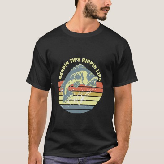曲がった釣りのテクニックで唇が裂ける Tシャツ 釣り好きな人への面白いギフト (正面)