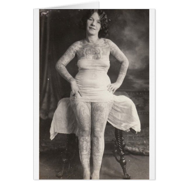 曲線の入れ墨された女性 (正面)