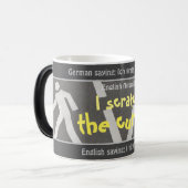 曲線を引っかく - 馬鹿げたドイツ語翻訳！ モーフィングマグカップ (正面左)