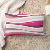 曲線ライン暗い赤紫色デザイナー ランバークッション (ブランケット)