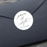 書スタイリッシュ式結婚式の日付の保存 ラウンドシール<br><div class="desc">黒と白の書スタイリッシュ道の結婚式は日付のシールを保存する。このデザインの詳細なカスタマイズについてクリックは、青色のデザインツールボタンをクリック。..</div>