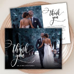 書モダンスタイリッシュ字Script 2写真結婚の サンキューカード<br><div class="desc">モダンエレガントBoho Chic Writhic Script結婚の2枚の写真サンキューカード。手スタイリッシュ感謝していレタリングのタイポグラフィスクリプトで文字と前面にフル垂直の写真を持つフルテンプレート結婚はお洒落"ありがとう"の写真は、上のテールフォントを交換し、反対側の1つ(1)の写真と前に作成されたメッセージを白黒でメッセージを含む。2枚の写真が入った両面カード。簡単にあなたの名前とメッセージ感謝していをパーソナライズする。ノートもしを手書きしたい場合は、サンプル文字を削除して宇宙を増やす。おもしし救済まは合わせ品連絡が欲しい！</div>