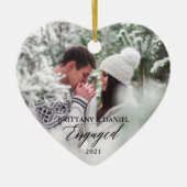 書婚約したモダン字ハートカップル写真 セラミックオーナメント (正面)