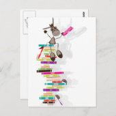 書物の塔の上にある知的ロバ ポストカード (正面/裏面)