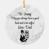 書籍とコーヒーを愛する女の子カスタムブラック&ホワイト セラミックオーナメント (裏面)