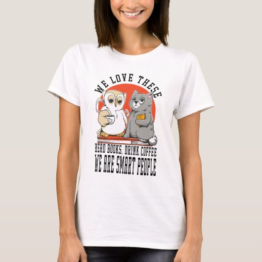書籍とコーヒー女性ホワイト Tシャツ (正面)