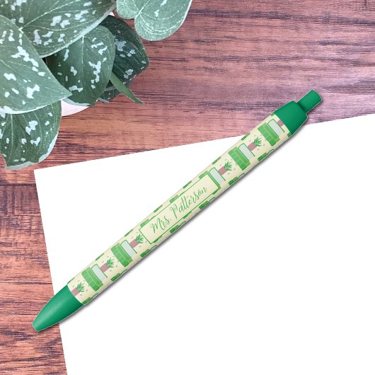 書籍と植物の緑のペンの名前 黒ボールペン