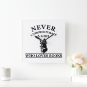 書籍を愛する少女を決して過小評価しない スクエア壁時計 (ホーム)