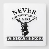 書籍を愛する少女を決して過小評価しない スクエア壁時計 (正面)