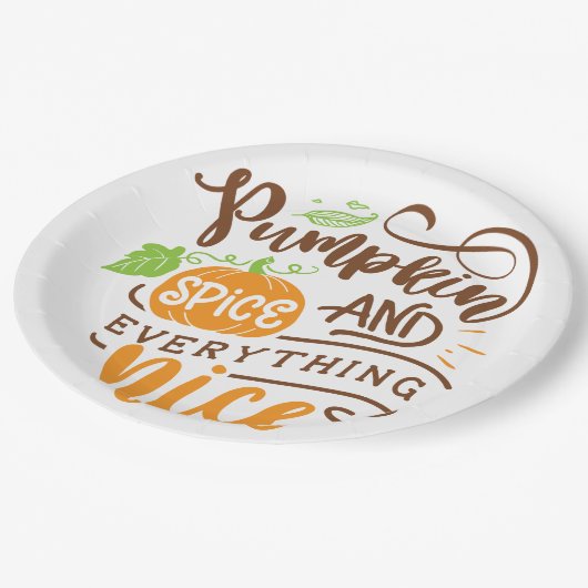 書道のカボチャスパイスおよびすべてニース木 ペーパープレート (アングル)