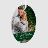 書道の私たちの初めてのクリスマスカップル緑 オーナメント (正面)