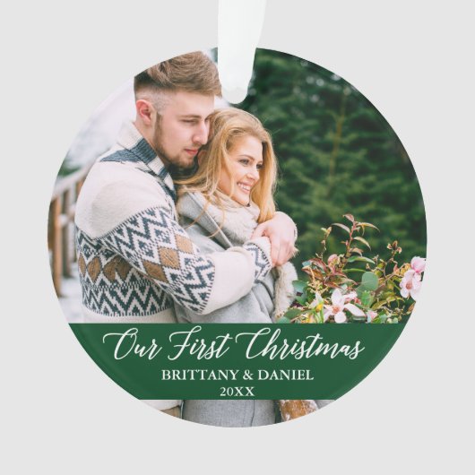 書道の私たちの初めてのクリスマスカップル緑 オーナメント (正面)